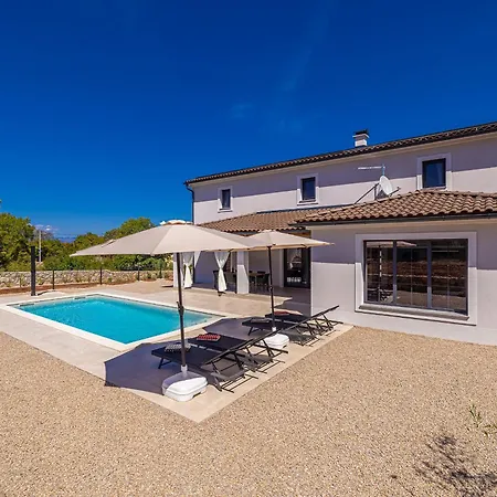 House Aurora With Private Pool Ferienhaus