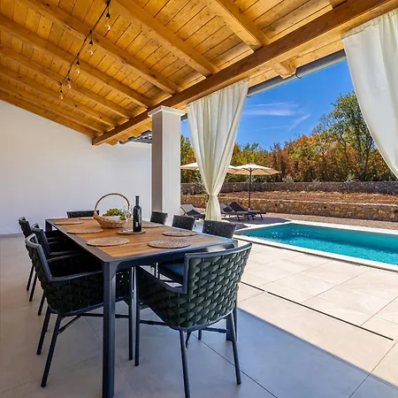House Aurora With Private Pool